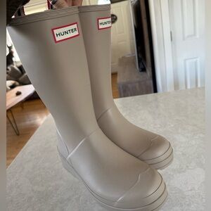 Brand new! Hunter Light Tan Waterproof Boots
